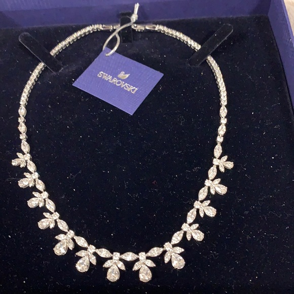 Swarovski crystal necklace, 5 inch round - Picture 3 of 6